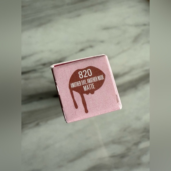 Kylie Cosmetics Matte Liquid Lipstick - 820 Another Day, Another Nude Matte - Picture 2 of 7